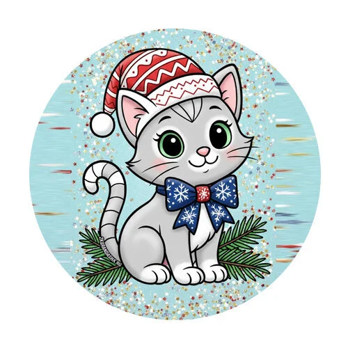 Цветной вариант раскраски котик в новогодней шапке