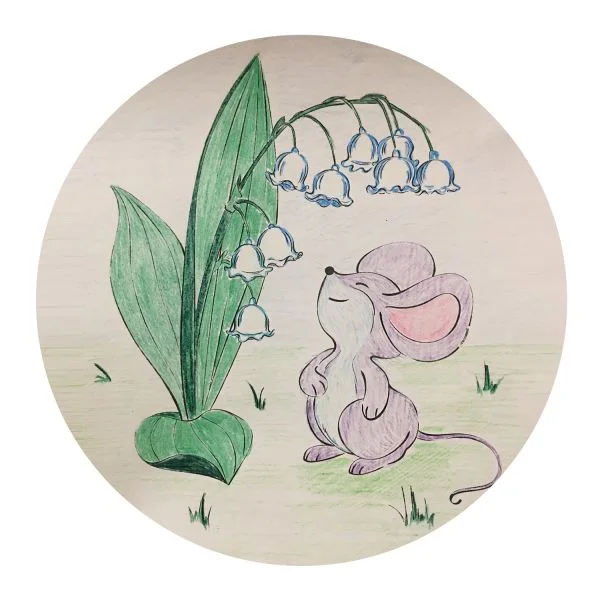 Цветной вариант раскраски мышка и ландыши весной