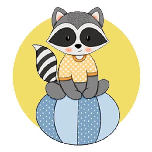 Цветной вариант раскраски енот на тыкве