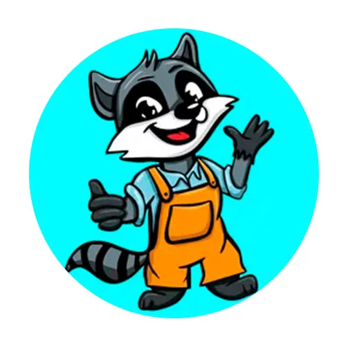 Цветной вариант раскраски енот-строитель