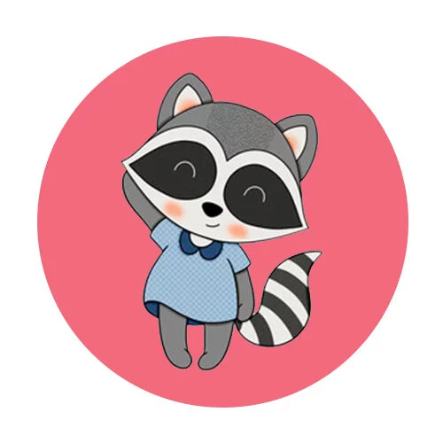 Цветной вариант раскраски енот улыбается