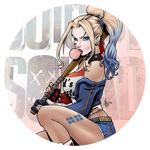 Цветной вариант раскраски харли квинн на корточках