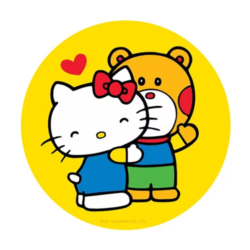 Цветной вариант раскраски киити обнимает мишку томас