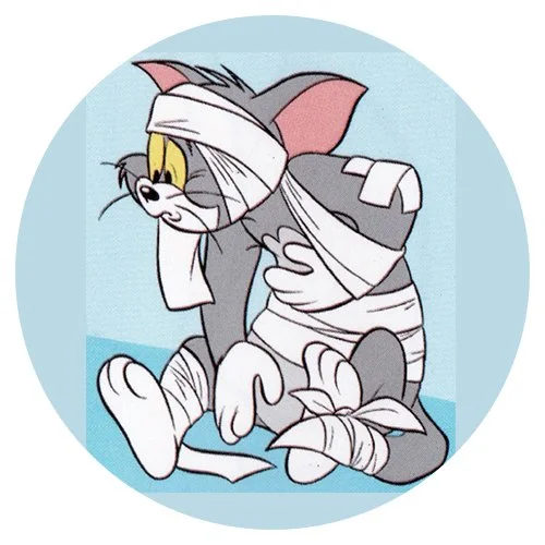 Цветной вариант раскраски том поранился