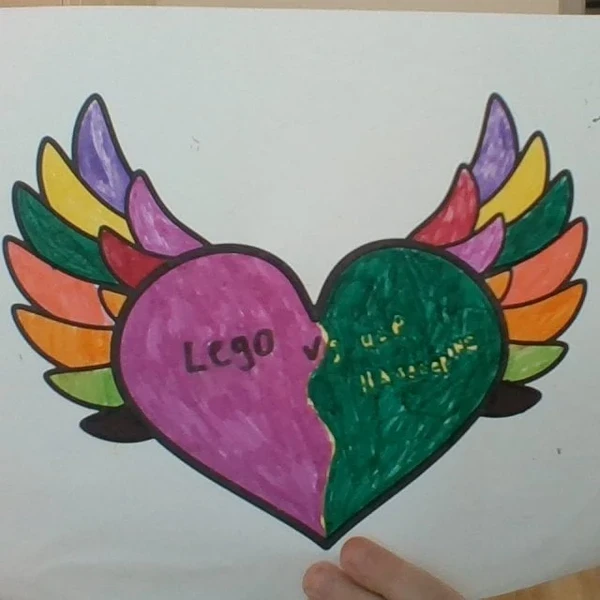 пример раскраски сердце с крыльями